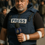 Il coraggio del giornalista Wael Dahdouh: perdere tutto senza perdere la voce 22 Wael Al-Dahdouh, giornalista palestinese, in prima linea a Gaza con giubbotto da stampa