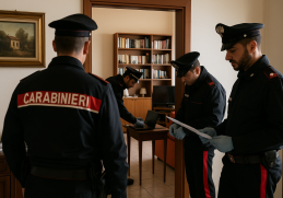 Carabinieri durante una perquisizione sul caso del delitto di Garlasco