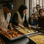 Volontari World Central Kitchen servono pasti a bambini palestinesi a Gaza