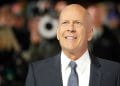 Primo piano di Bruce Willis, oggi al centro della decisione difficile della famiglia a causa della malattia.