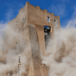 Crolli alla Torre dei Conti a Roma: operaio sotto le macerie, corsa contro il tempo per salvarlo 20 Crolli alla Torre dei Conti a Roma, edificio medievale avvolto da polvere e macerie dopo il cedimento parziale delle mura