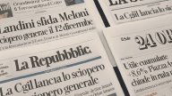 Rassegna stampa oggi 08/11/2025 – Giornali italiani su un tavolo