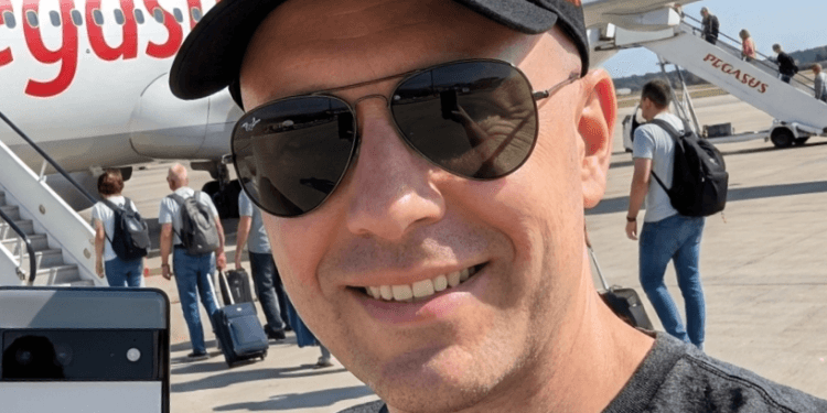 Esiste uno smartphone impossibile da rintracciare? Sì, e usa GrapheneOS 1 Uno smartphone Google Pixel con GrapheneOS, considerato l'unico vero smartphone impossibile da rintracciare per la massima privacy.